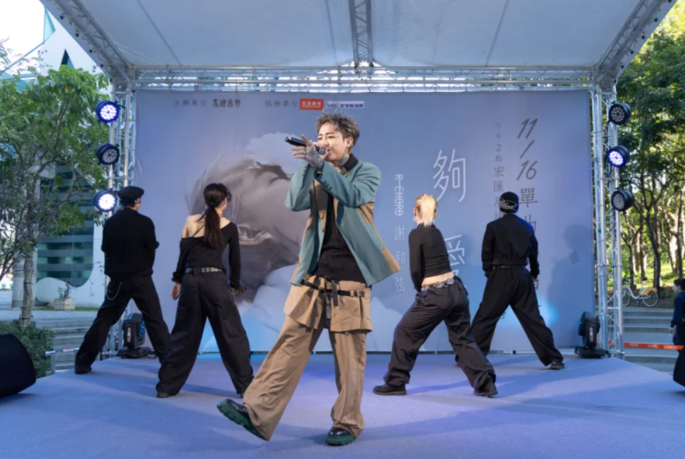 謝和弦簽唱會上談及最近時事。(圖/馬槽音樂提供)